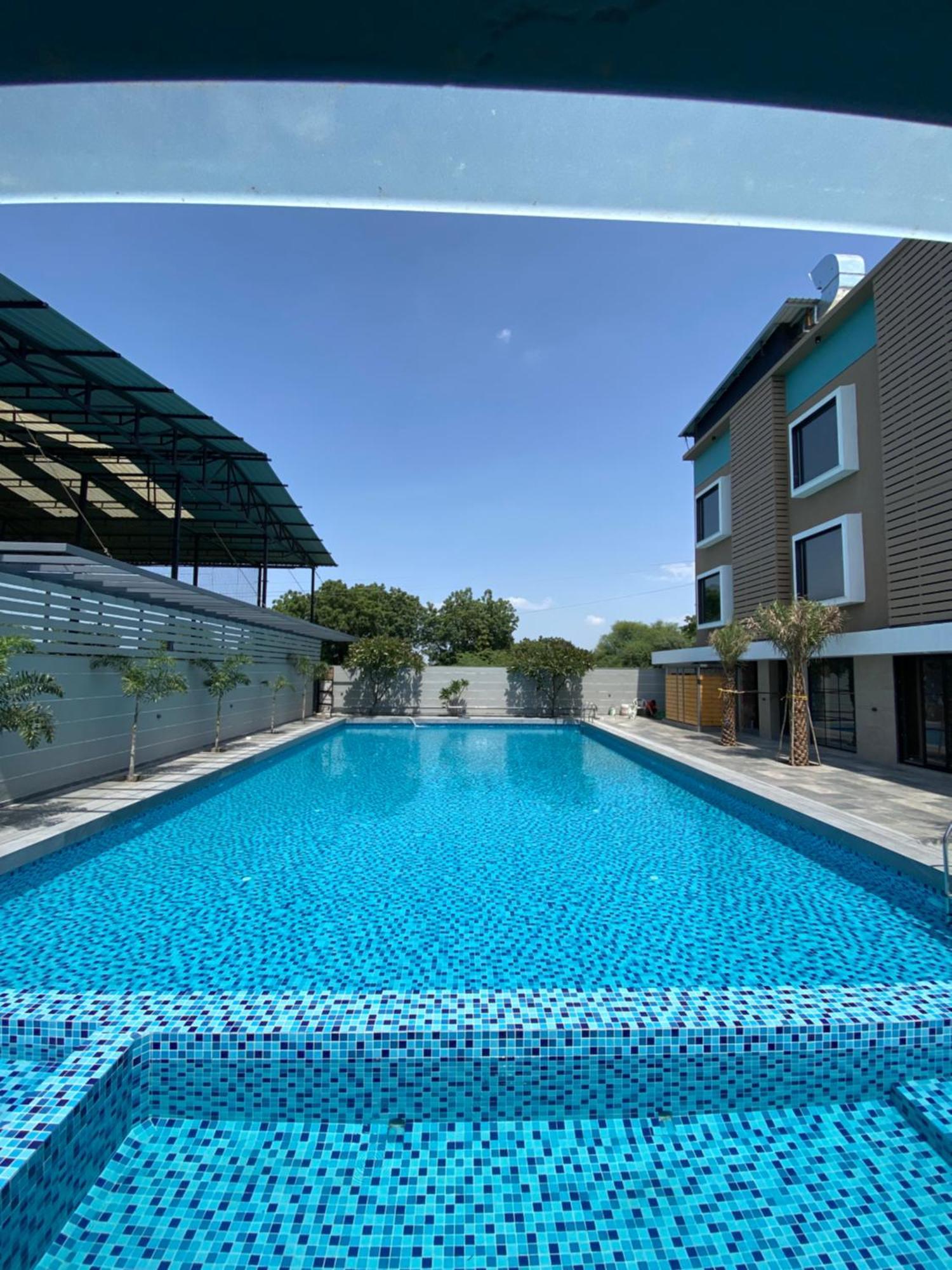 The Pavilion Park Resort Malegaon Exteriör bild