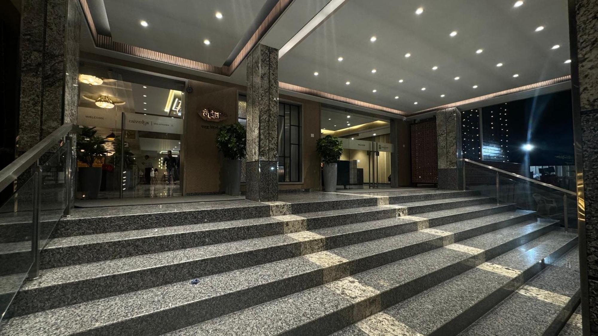 The Pavilion Park Resort Malegaon Exteriör bild
