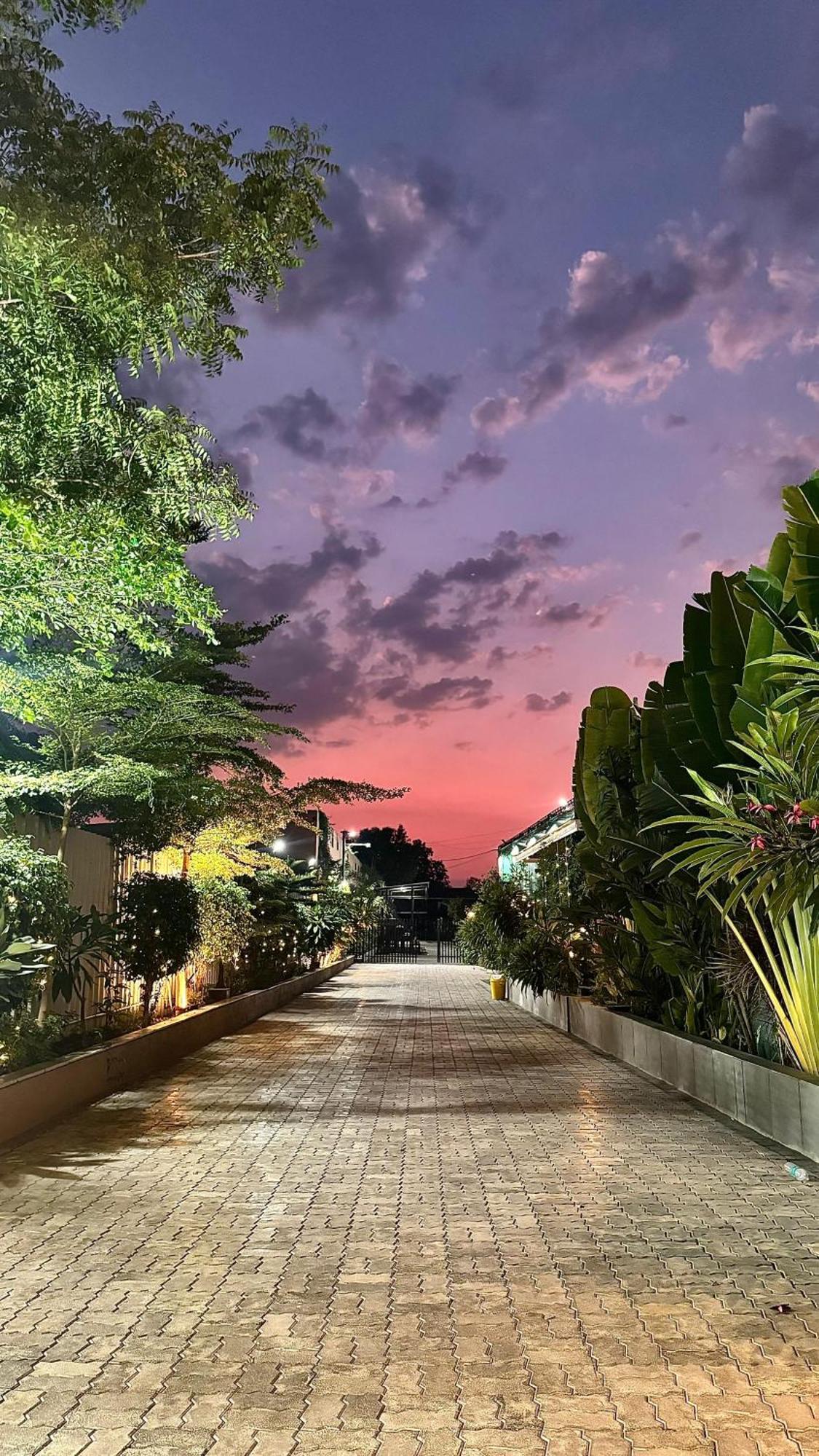 The Pavilion Park Resort Malegaon Exteriör bild